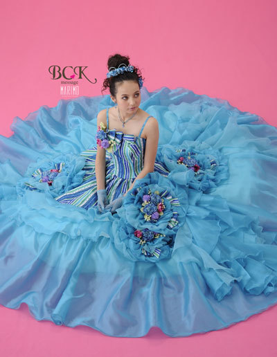 ベッキープロデュースのウェディングドレス『BCK message』をきた花嫁 